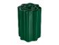 Un rouleau de bordure de gazon en plastique vert.