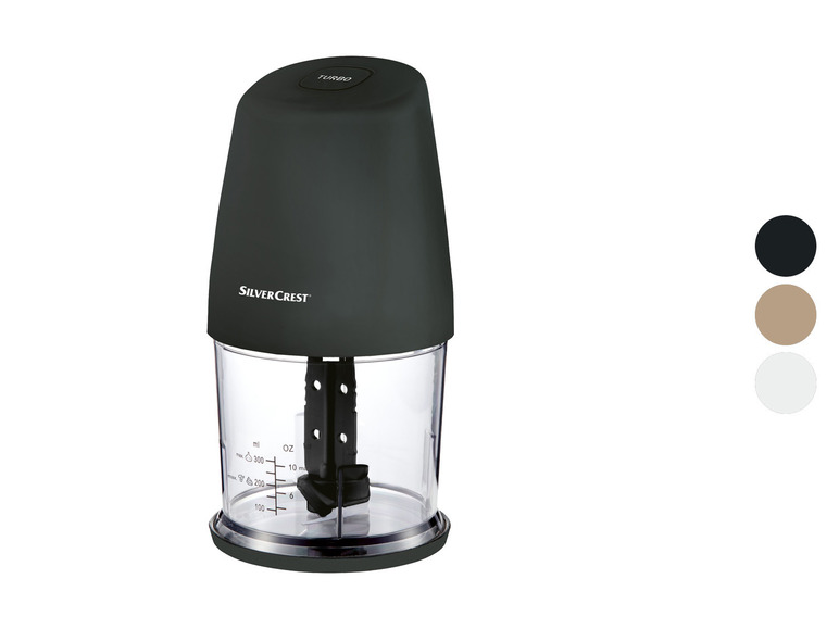 Un mini-hachoir noir Silvercrest avec un bol en verre.