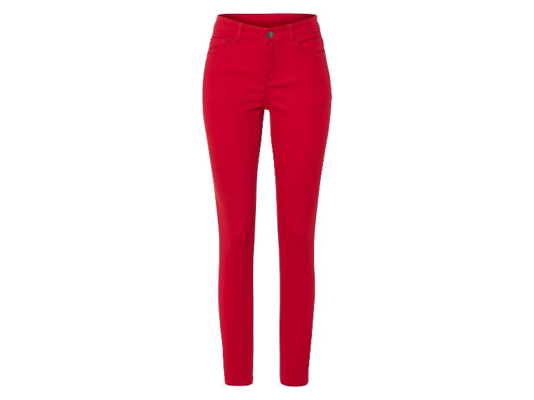 Un jean skinny rouge pour femme.