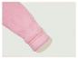 La manche rose et douce d'un sweat en polaire.