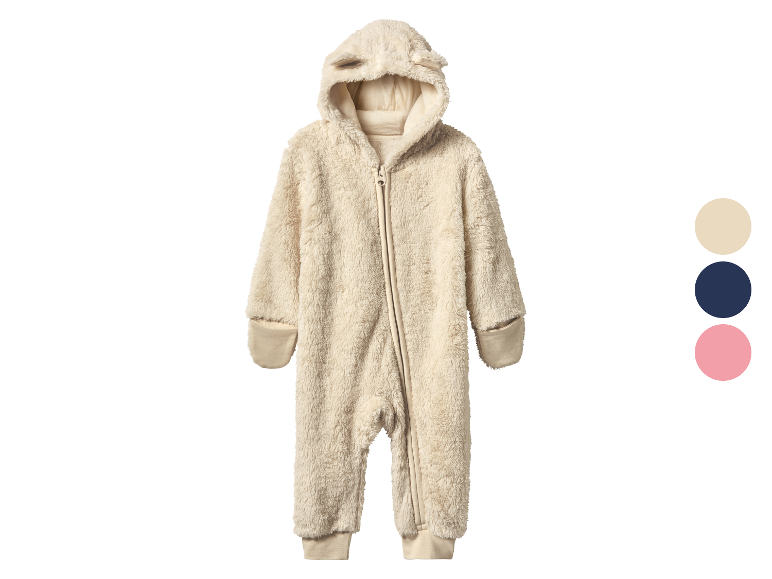 Combinaison en peluche pour bébé avec capuche, disponible en beige, marine et rose.