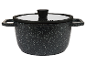 Casseroles noires avec couvercle en verre.