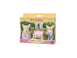 Famille de renards fennecs avec poussette double dans un emballage de jouets