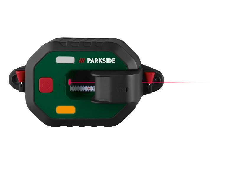 Un mètre laser Parkside avec un faisceau laser rouge.