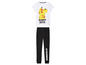 Un t-shirt blanc avec un imprimé Pikachu et un pantalon de jogging noir avec le logo Pokémon.
