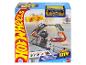 Hot Wheels City Expansion Track Pack avec voiture bleue et pièces de piste.