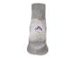 Une paire de chaussettes de randonnée grises avec un logo de montagne violet.