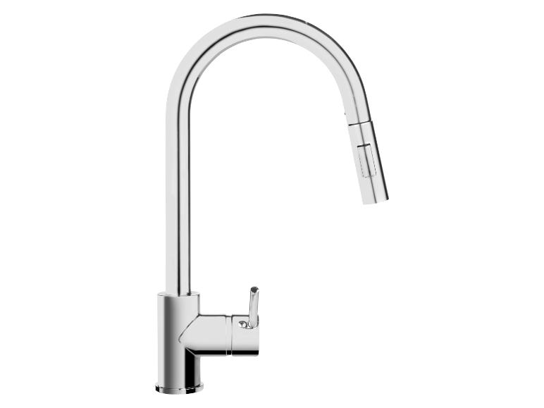 Un robinet de cuisine chromé moderne avec douchette extractible.