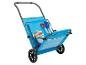 Chariot de plage bleu avec pelle et seau.