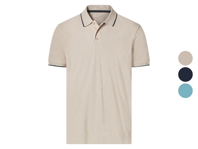 Polo beige à manches courtes avec col et bordures bleu marine, avec trois options de couleur.