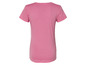 Un t-shirt rose à manches courtes.