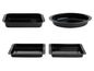 Quatre moules à pâtisserie noirs: un rond, un carré et deux rectangulaires.