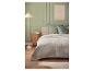 Couvre-lit LIVARNO home sur un lit dans une chambre chaleureuse