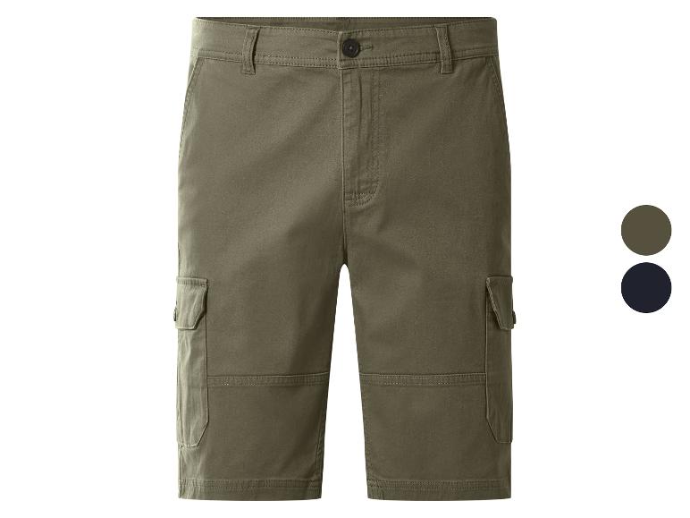 Short cargo homme kaki avec poches latérales, également disponible en bleu marine.