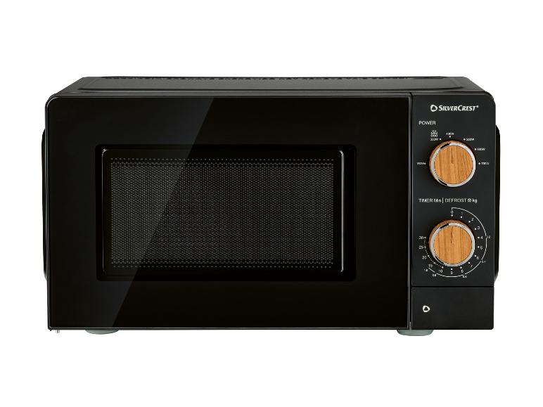 Micro-ondes noir avec panneau de commande doté de deux cadrans en bois pour la puissance et le temps/décongélation.