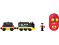 Train jouet avec wagon, figurine de conducteur et télécommande rouge.