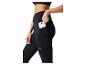 Leggings noirs de sport avec poches, téléphone inclus.