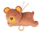 Un ours en peluche brun avec un anneau en bois et des cordons.