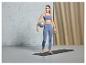 Une femme en tenue de sport avec un ballon de fitness sur un tapis de yoga.