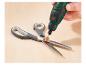 Ciseaux et mini-dremel utilisés pour affûter les lames.