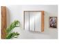 Miroir de salle de bain à trois portes avec cadre en bois clair.