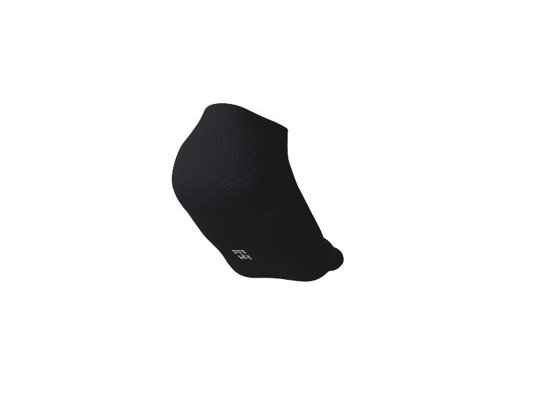 Chaussette courte noire avec taille 35-38 sur la semelle.