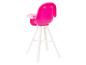 Une chaise haute rose avec des pieds blancs.