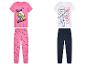 Deux pyjamas Schtroumpfs, un rose à motif étoiles et lunes et un blanc avec la Schtroumpfette.