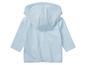 Pull à capuche bébé bleu clair.