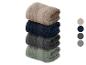 Ensemble de quatre serviettes pliées aux couleurs neutres : beige, bleu marine, gris foncé et vert-gris.