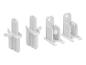 Clips de fixation en plastique blanc pour le montage de profilés.