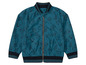 Une veste bomber bleue avec un motif de poissons et de poulpes.