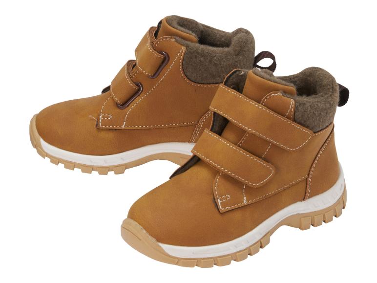 Paire de bottes marron pour enfants avec fermetures velcro et semelle blanche.