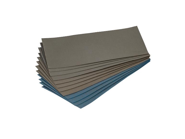 Pile de feuilles de papier de verre gris et bleu