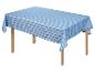 Table recouverte d'une nappe rayée bleu et blanc.