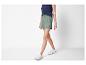 Shorts et débardeur : look décontracté et estival.