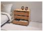 Commode trois tiroirs en bois clair, style moderne.