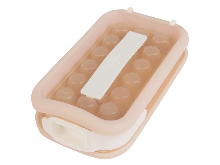 Moule à glaçons et boîte de rangement en silicone rose pâle.
