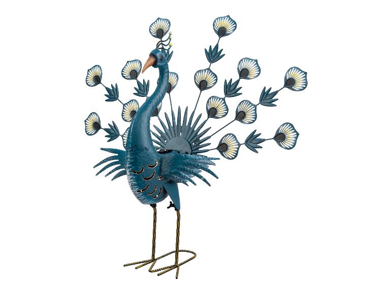 Paon décoratif en métal avec des plumes de queue déployées et des détails complexes.