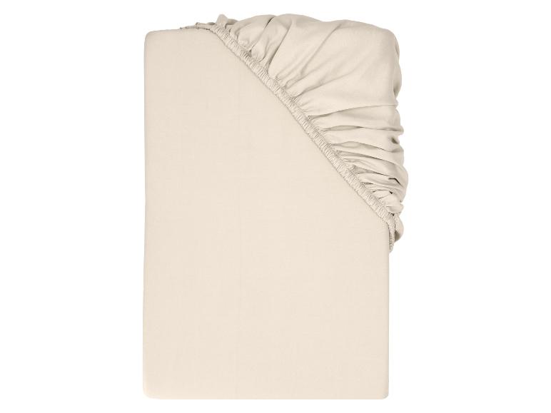 Drap-housse beige sur fond blanc