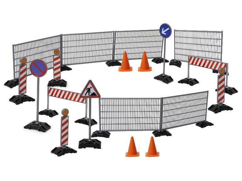 Jeu de construction routière : clôtures, cônes, panneaux.