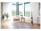 Aspirateur Bissell CrossWave dans un salon lumineux avec parquet.