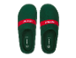 Chaussons Parkside vert foncé avec des détails rouges.
