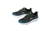 Une paire de chaussures de sport noires avec des détails vert lime et bleus.