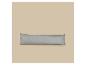 Long oreiller gris sur fond beige