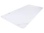 Un protège-matelas blanc avec élastique.