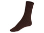 Une paire de chaussettes marrons côtelées.