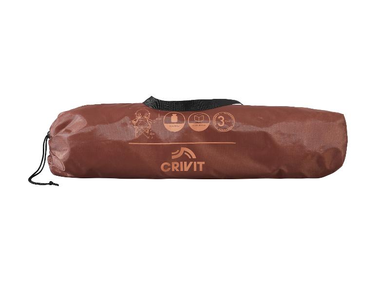 Sac de camping Crivit contenant une chaise pliante.