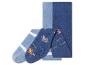 Une paire de chaussettes bleues à motifs d'animaux et antidérapantes.