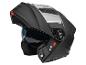Casque de moto modulaire noir avec visière et écran solaire ouverts, isolé sur blanc.